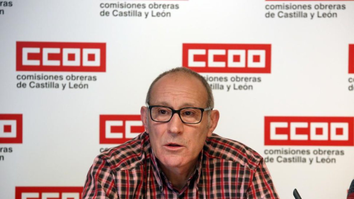El secretario general de Servicios a la Ciudadanía (FSC-CCOO), Carlos López Inclán, analiza los avances del corredor de cercanías ferroviarias entre Palencia, Valladolid y Medina del Campo-ICAL