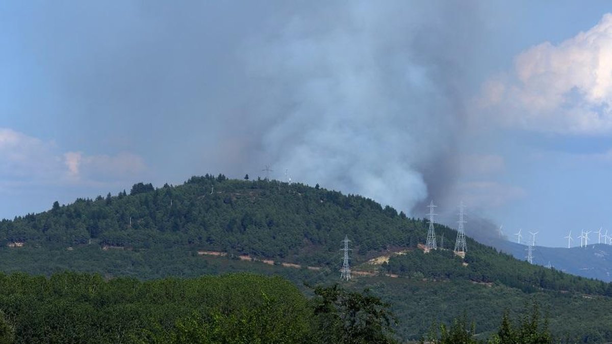 Incendio en la carretera del pantano perteneciente al municipio de Ponferrada-ICAL