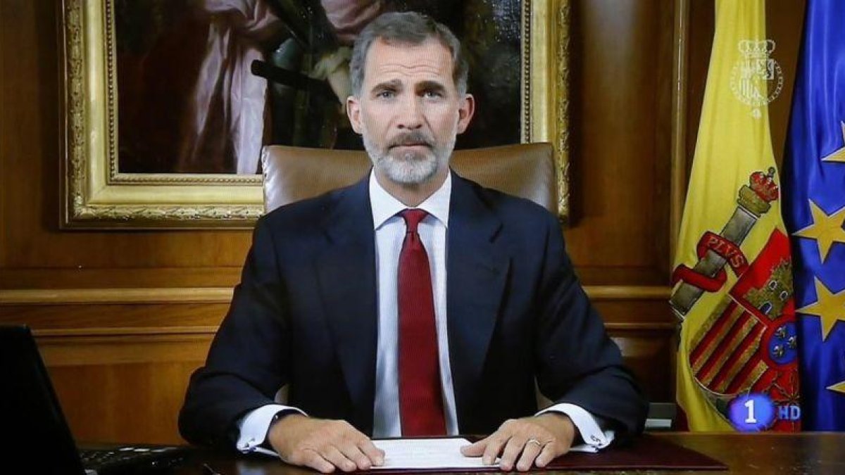 Imagen del mensaje televisado del Rey Felipe VI el 3 de octubre.-J P GANDUL / EFE