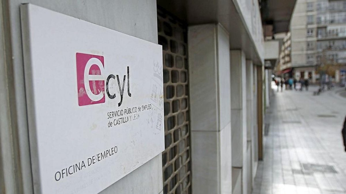 Oficina de empleo de plaza Poniente-E. M.