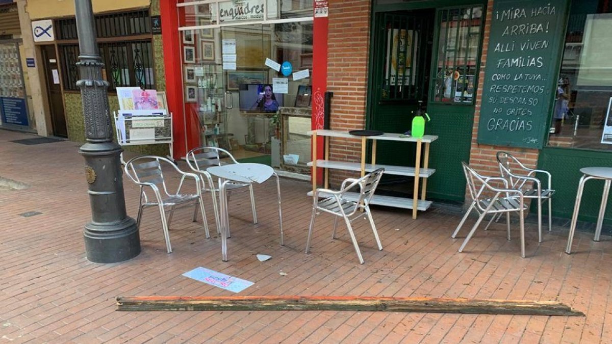 El listón de madera caído.- POLICÍA DE VALLADOLID.