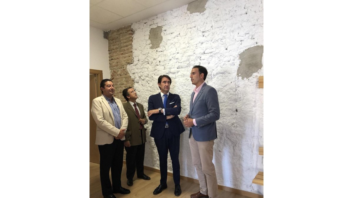 Visita a las obras del antiguo hospital de San Miguel en Nava.-JUNTA DE CASTILLA Y LEÓN