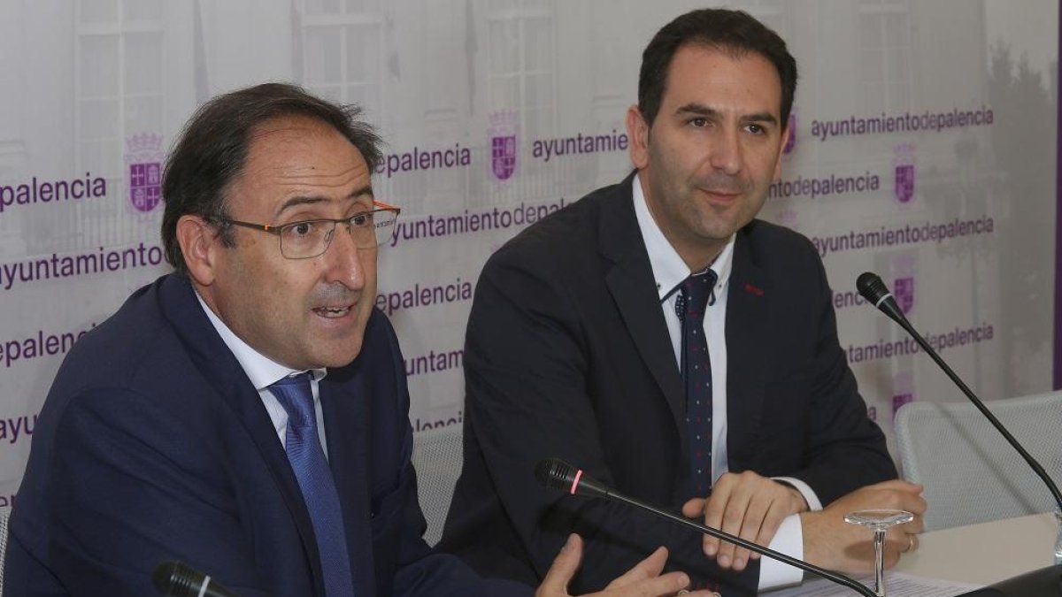 Alfonso Polanco y el alcalde de Palencia, Marco Simón.-ICAL