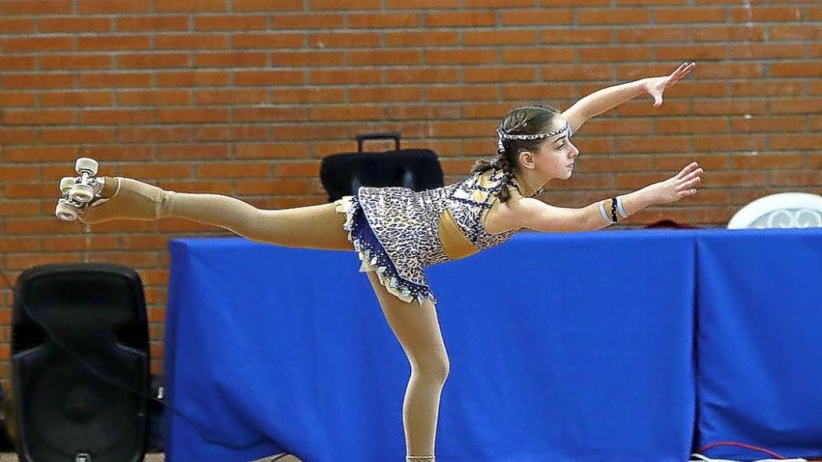 Una patinadora durante la jornada celebrada en Fuente la Mora.-J.M. LOSTAU
