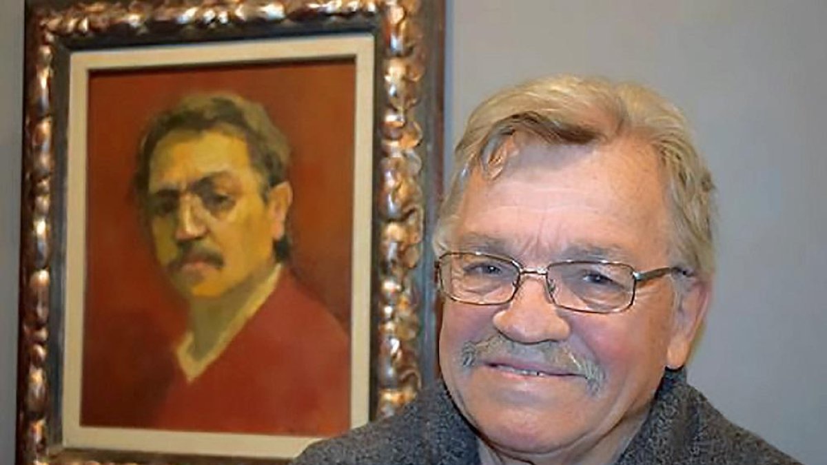José Carralero posa en una de las salas en la última exposición de su obra en la Fundación Díaz Caneja, en Palencia.-E.M.