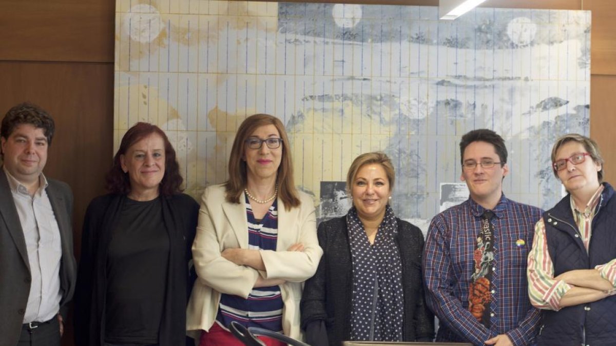 La vicepresidenta y consejera de Empleo de la Junta, Rosa Valdeón, se reúne con FECyLGTB+ y Fundación Triángulo, los colectivos LGTB+ de Castilla y León.-ICAL