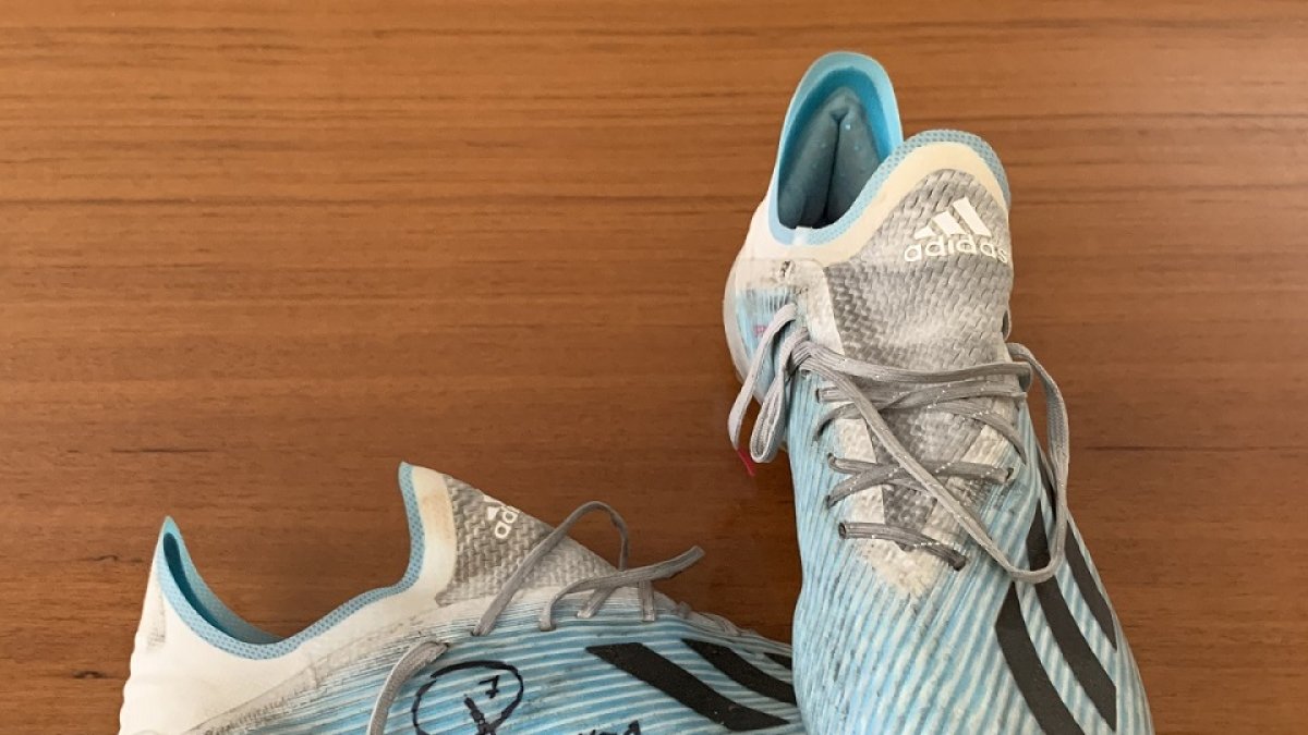 Las botas firmadas de Enzo Zidane. - EM