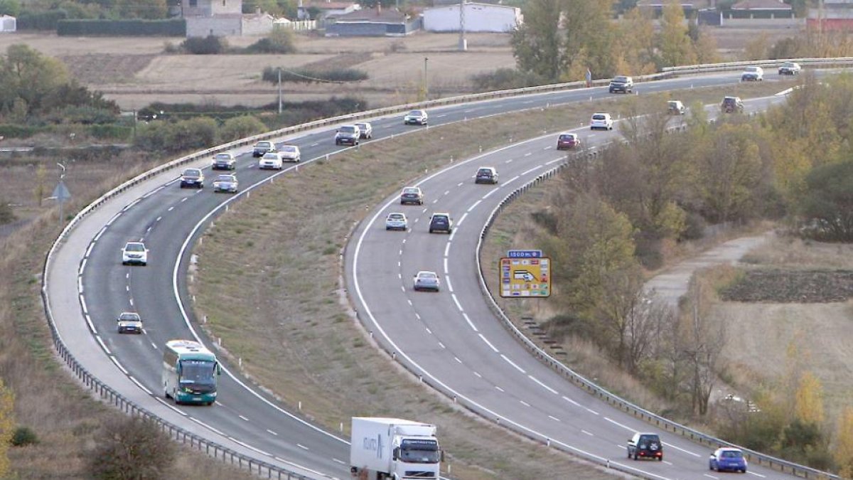 Imagen de la autopista AP-1 en Burgos.-ISRAEL L. MURILLO