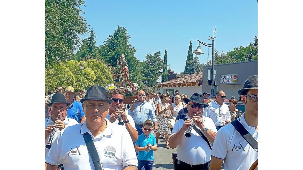 Procesión dedicada a San Cristóbal, ayer en Boecillo.-EL MUNDO