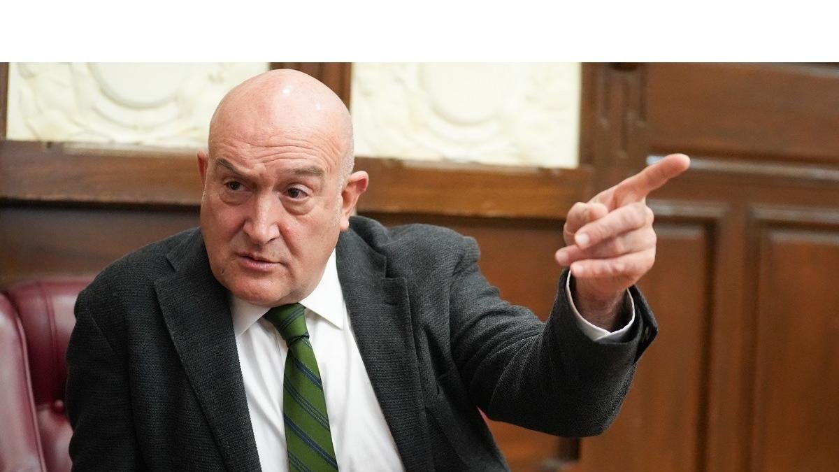 El alcalde de Valladolid, Jesús Julio Carnero, en un momento de la entrevista.-J. M. LOSTAU