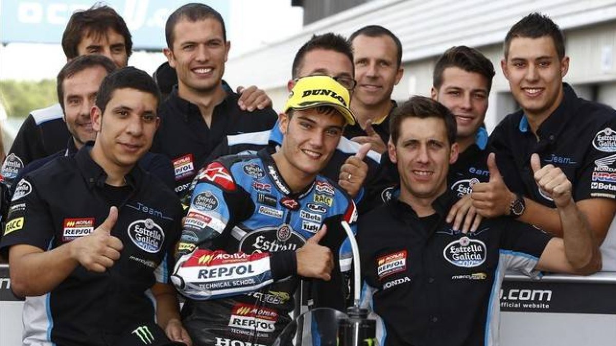 Navarro celebra su 'pole' con su equipo Honda en Silverstone.-REPSOL/JAIME OLIVARES
