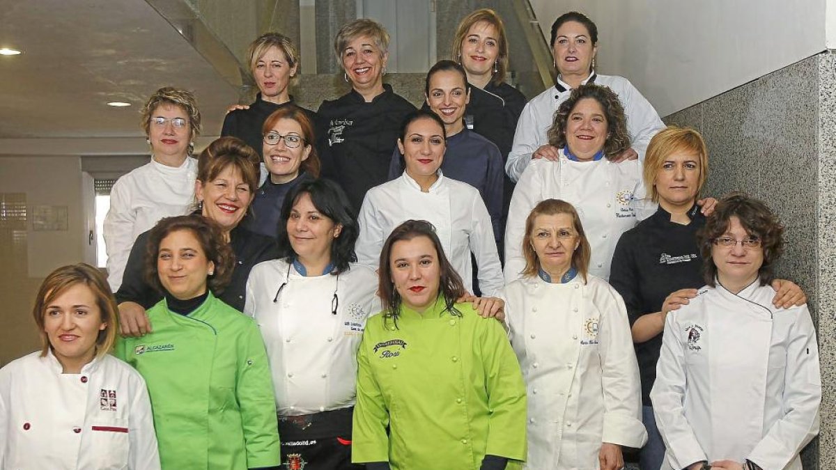 Foto de familia de la asociación de cocineras de Castilla y León.-J.M.LOSTAU