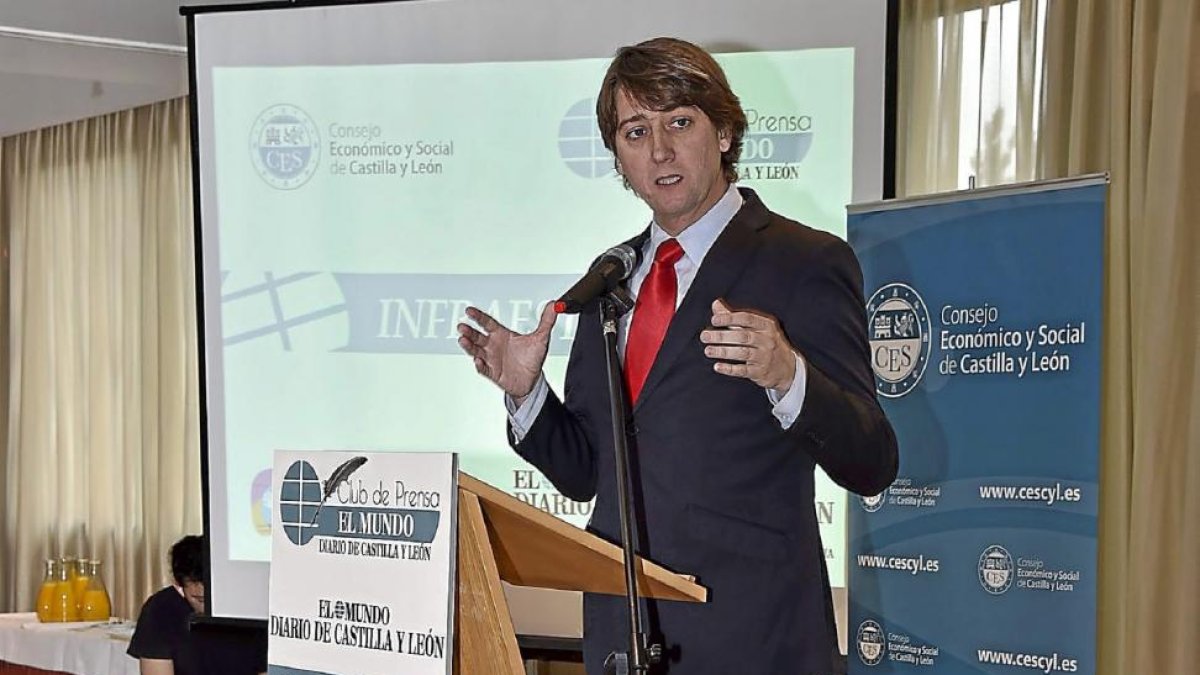 El alcalde Carlos Martínez, ayer en el Foto Ces.-Valentín Guisande