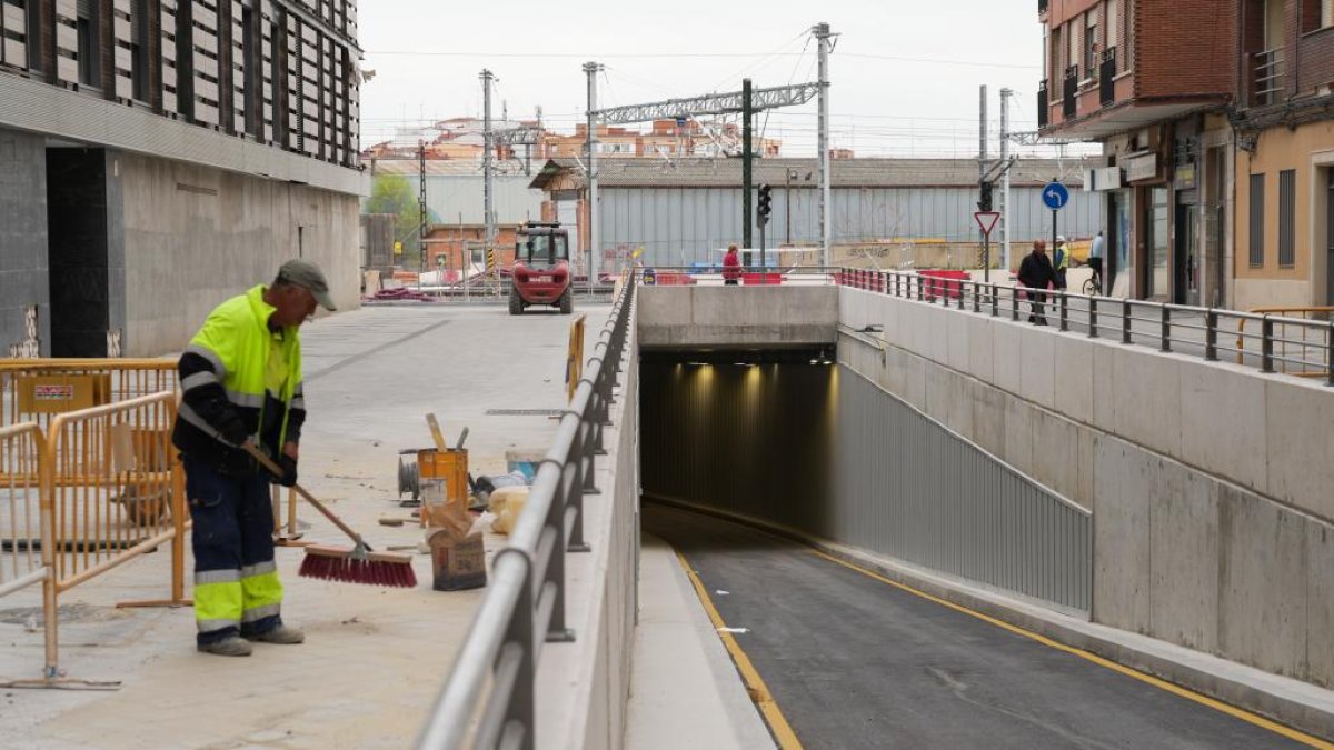 Túnel de Panaderos este jueves día 30, listo para abrirse.-J. M. LOSTAU.