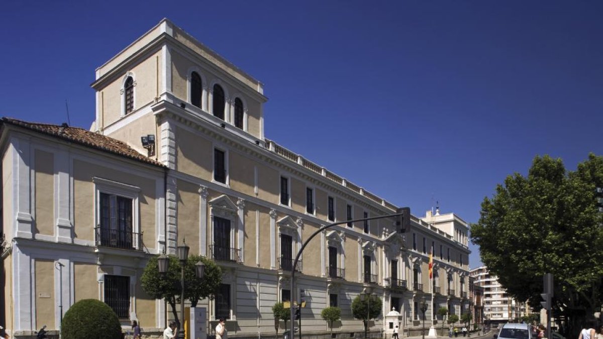 Imagen de la fachada principal del Palacio Real de Valladolid, en la plaza de San Pablo de la capital vallisoletana.-