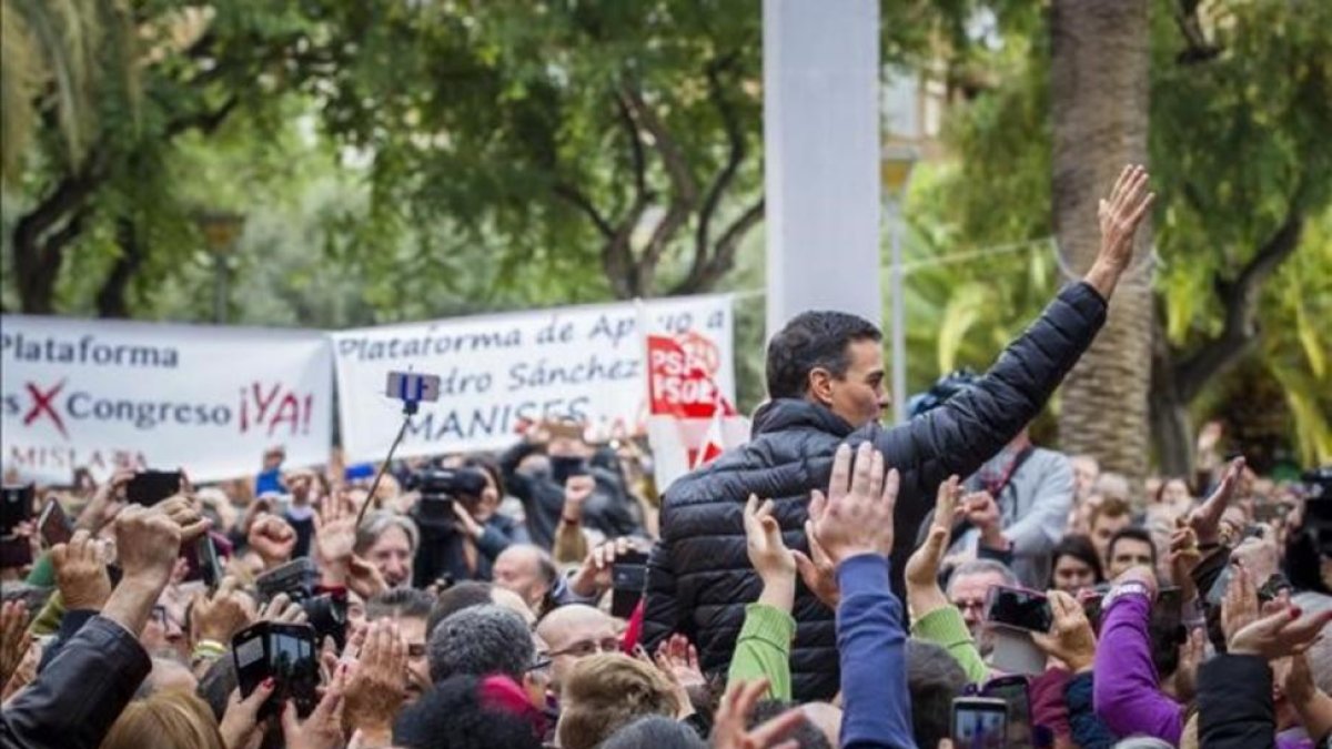 Pedro Sànchez, en un mitin en Xirivella.-MIGUEL LORENZO
