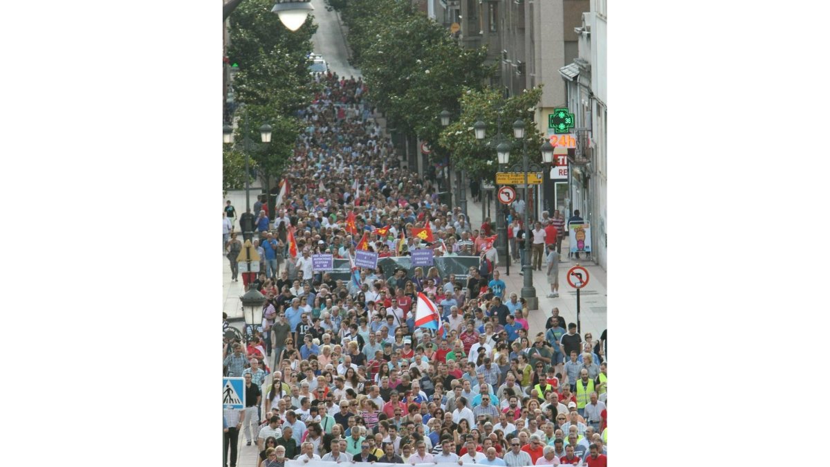 Manifestación 'Por el futuro del Bierzo ', en Ponferrada.-ICAL