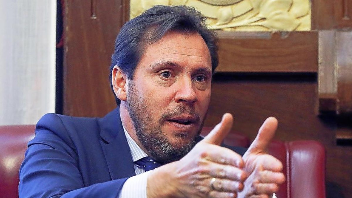 El alcalde de Valladolid, Óscar Puente, durante la entrevista.-J.M. LOSTAU