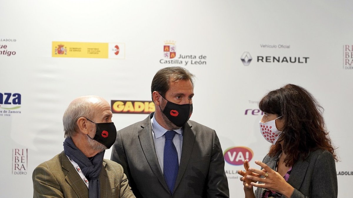 Javier Angulo, Óscar Puente y Ana Redondo en el Teatro Calderón. ICAL