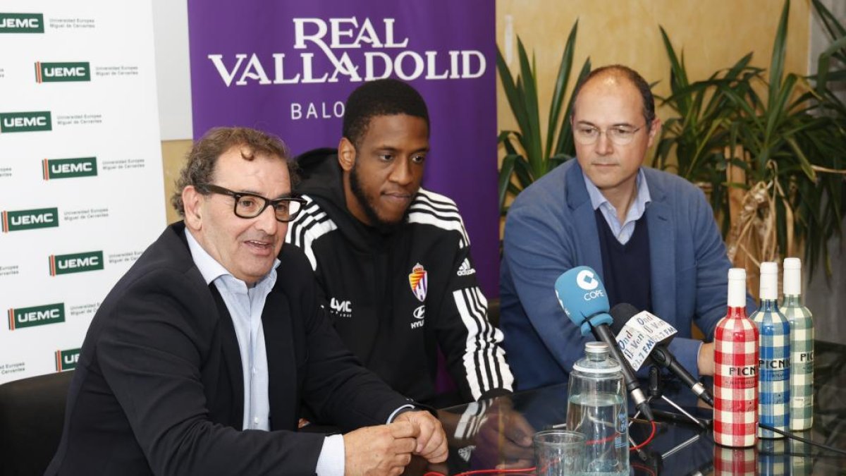 Presentación de Kevin Allen, jugador del UEMC Real Valladolid Baloncesto y renovación del acuerdo de patrocinio con Caja Rural de Zamora.