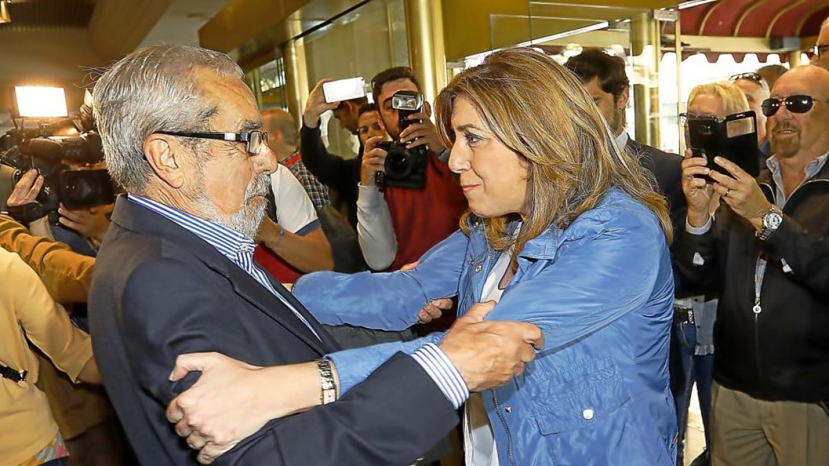 El exalcalde de Valladolid, Tomás Rodríguez Bolaños, junto a Susana Díez-J.M. Lostau
