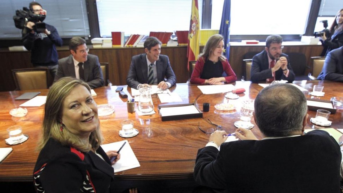 La consejera de Economía y Hacienda, Pilar del Olmo, asiste a la primera reunión del grupo de trabajo sobre la minería-Ical