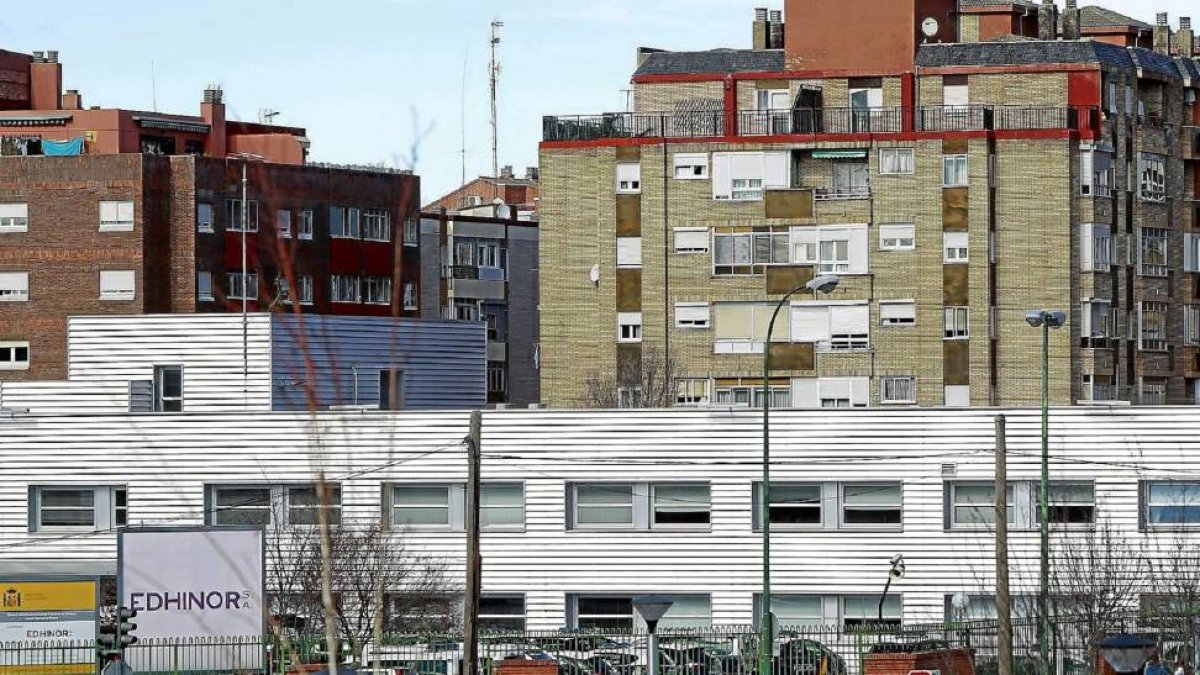 Imagen de la Comisaría de Las Delicias donde ocurrieron los hecho-J. M. LOSTAU