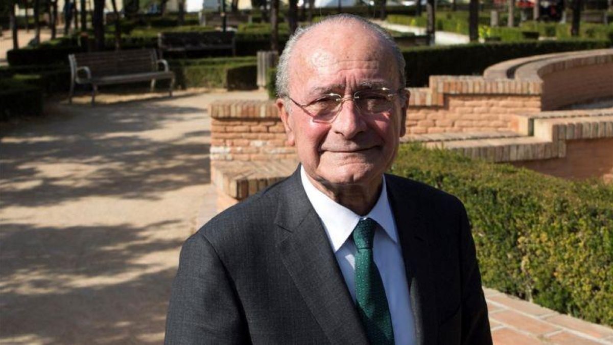 El alcalde de Málaga, Francisco de la Torre, tras anunciar este lunes que se presentará a la reelección por quinta vez.-DANIEL PÉREZ (EFE)