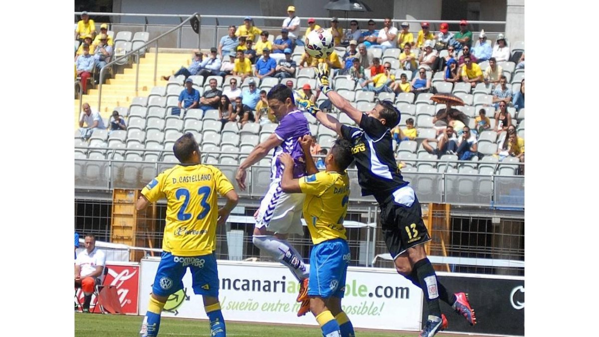Casto falla en su salida y da origen al gol del Valladolid-PHOTO-DEPORTE