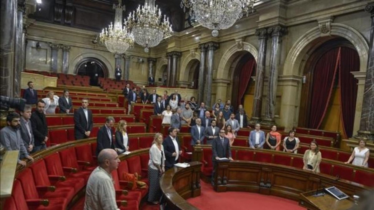 Minuto de silencio por el asesinato de Miguel Ángel Blanco este jueves en el Parlament.-FERRAN SENDRA