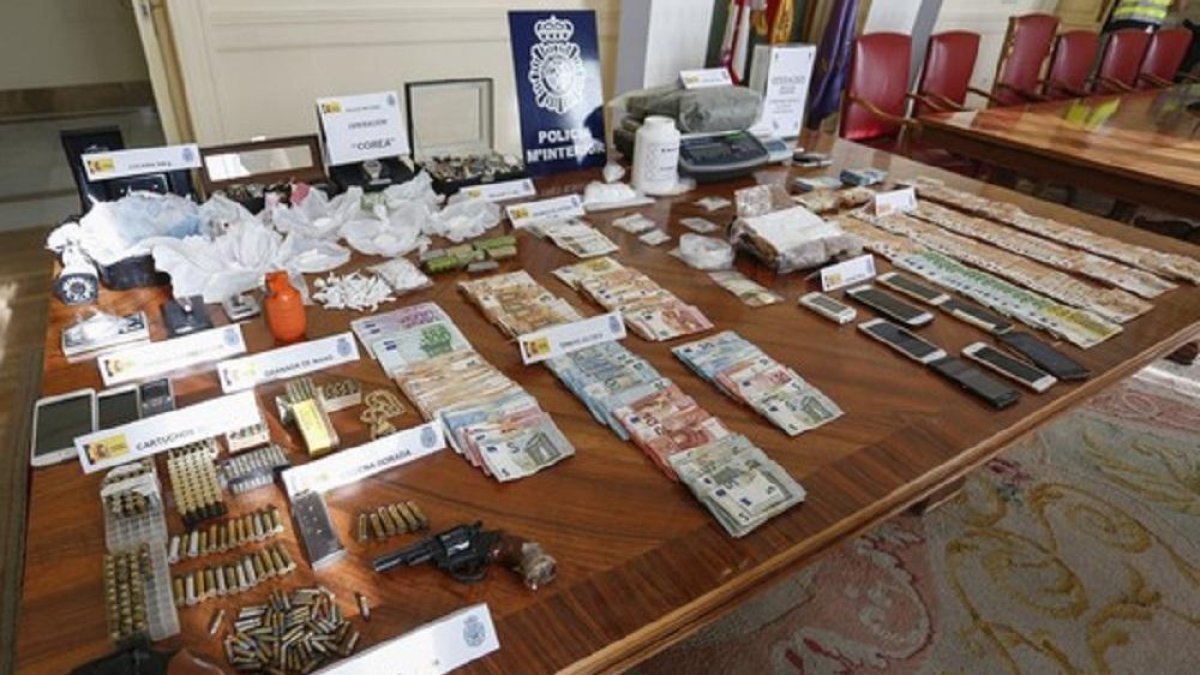 Material incautado por la Policía Nacional en una operación contra el tráfico de drogas en León y Ponferrada.-ICAL