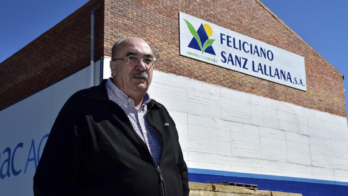 Valentín Sanz Arija, uno de los hijos del fundador de la empresa, en las instalaciones de Almenar.-V. GUISANDE