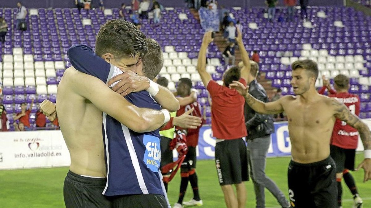 La anteúltima visita bermellona a Zorrilla se produjo en la última jornada de la 15-16. El Mallorca necesi- taba ganar para salvarse y lo hizo, pero con la sombra de los maletines.-E.M.
