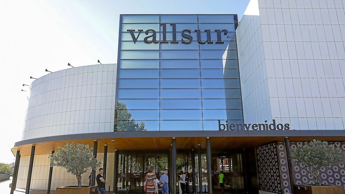 Puerta principal de Vallsur. - E.M.