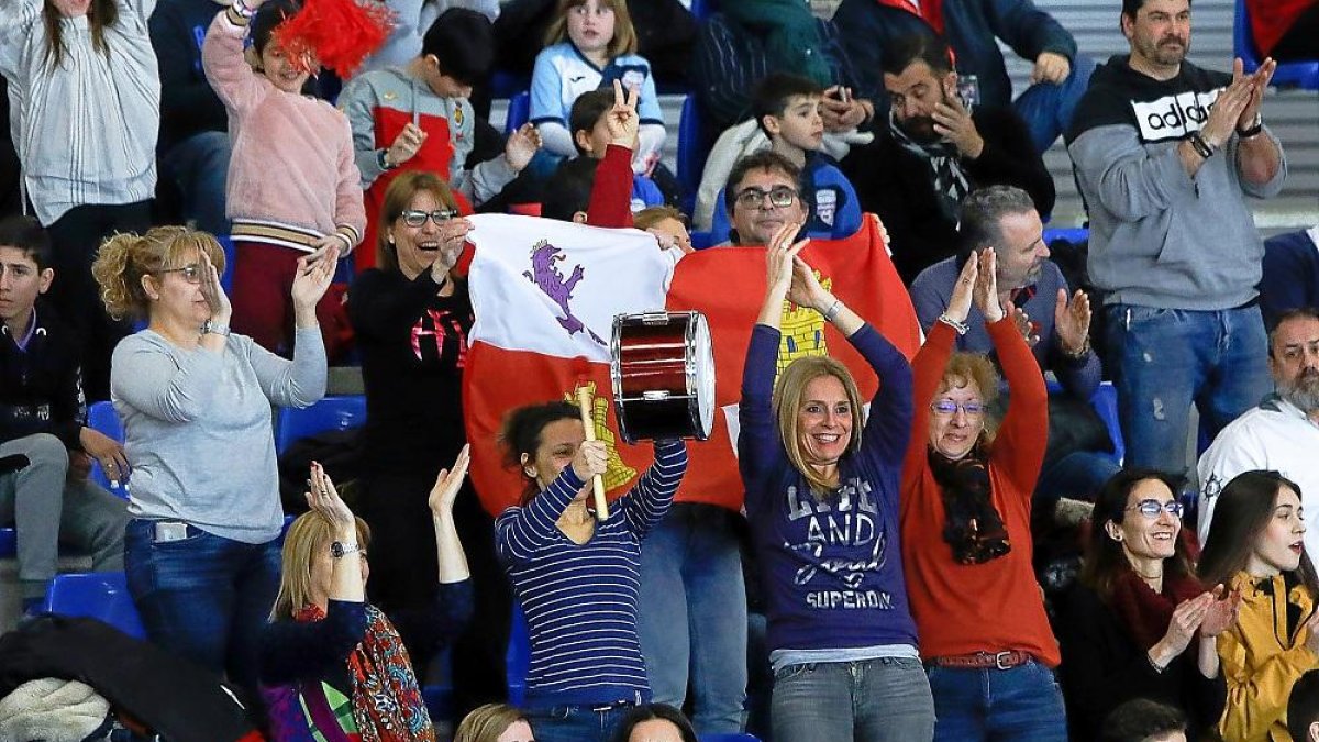 La afición disfrutó y llenó el pabellón Pilar Fernández Valderrama.-