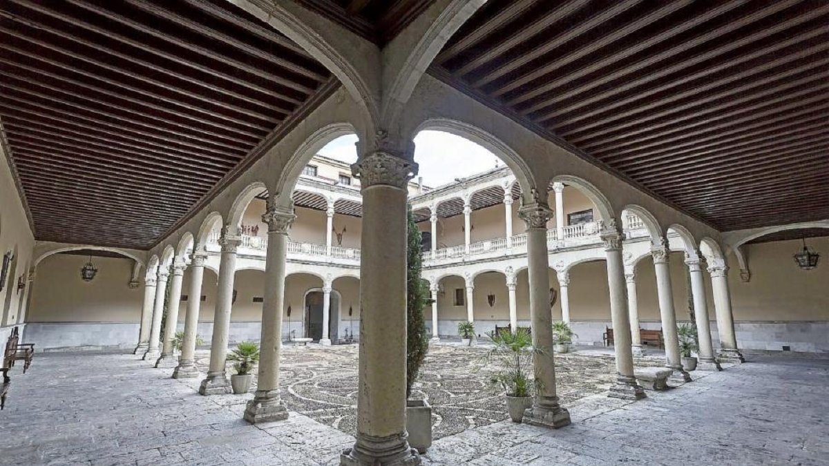 Imagen del patio interior del Palacio Real de Valladolid.-MIGUEL ANGEL SANTOS/PHOTOGENIC