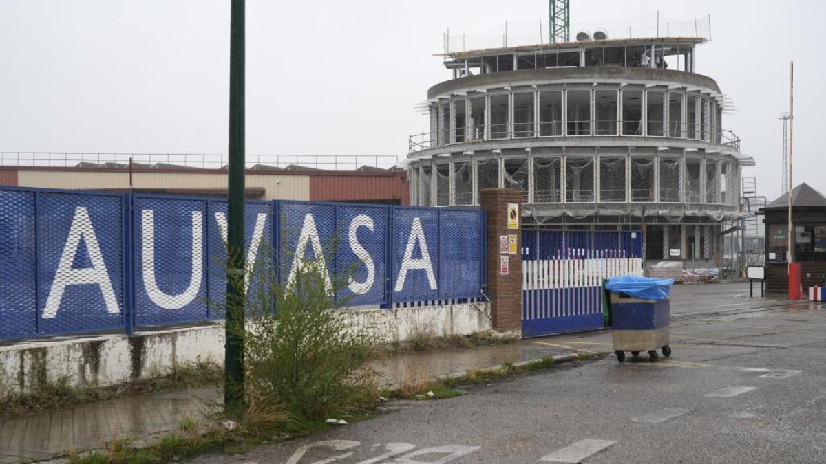 Obras en el centro de control de Auvasa en el Polígono de Argales. -J.M. LOSTAU