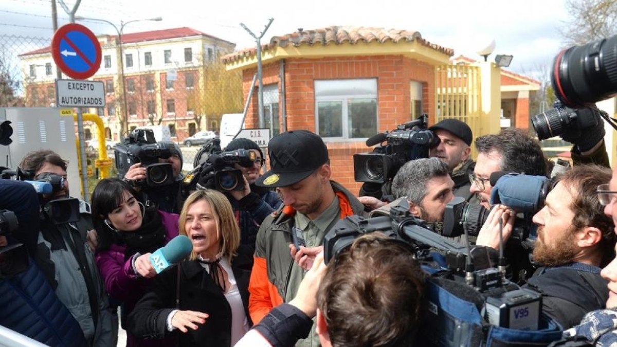 Salida de Victor Rodríguez, 'Viti', unos de los jugadores de la Arandina imputado por agresión sexual de la carcel de Burgos-ICAL
