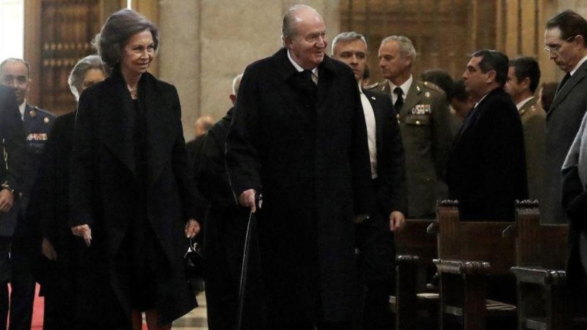 Juan Carlos y Sofía, el pasado día 3 en San Lorenzo de El Escorial.-BALLESTEROS