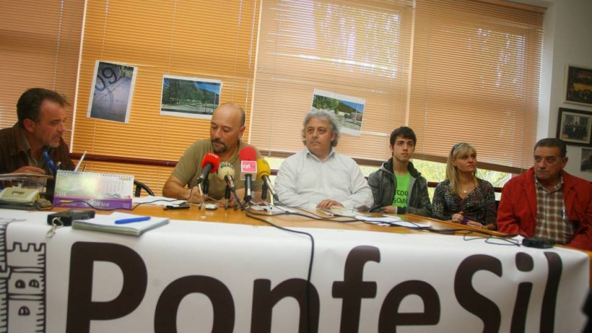 Rueda de prensa de la plataforma Ponfesil de Ponferrada-Ical