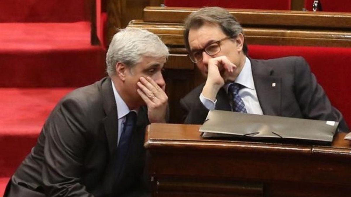 Artur Mas y Germà Gordó, en el Parlament.-DANNY CAMINAL
