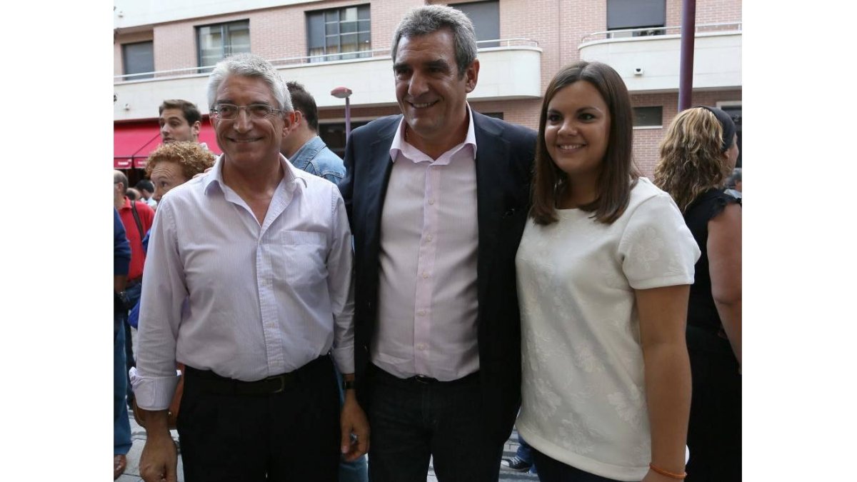 El precandidato a la Secretaría General del PSCyL-PSOE, Julio Villarrubia celebra un encuentro con militantes del PSCyL de Valladolid-Ical
