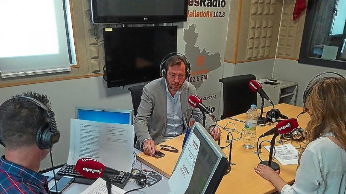 El alcalde, Óscar Puente, durante la entrevista en EsRadio Castilla y León.-E. M.