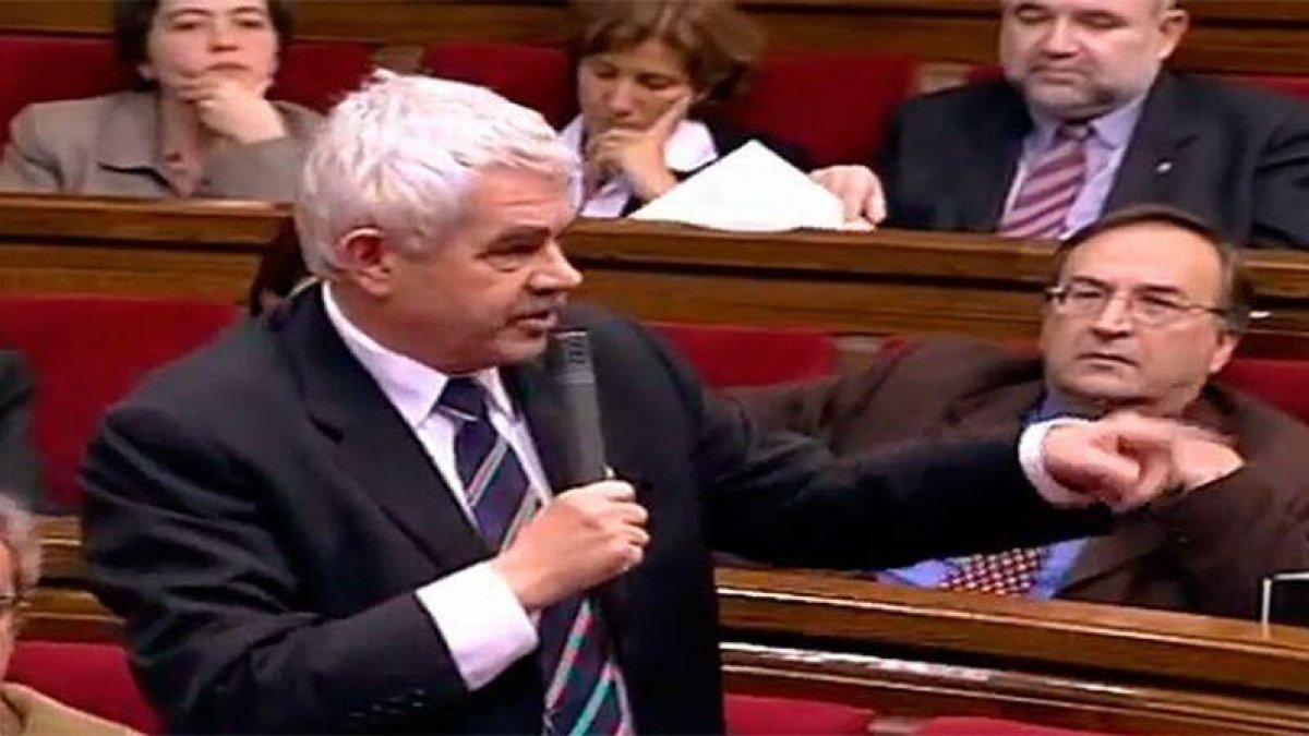 Pasqual Maragall y Artur Mas, protagonizaron el 24 de febrero de 2005 uno de los duelos dialécticos más crispados que los parlamentarios recuerdan.-