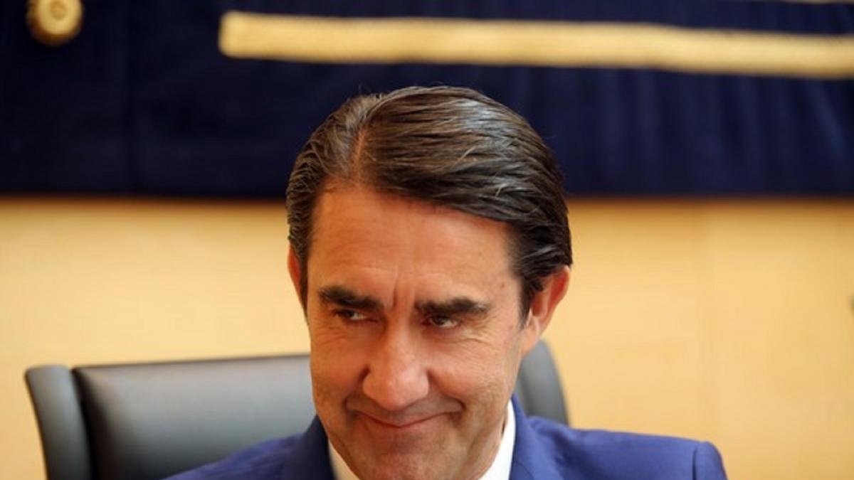 El consejero de Fomento y Medio Ambiente, Juan Carlos Suárez-Quiñones, comparece en las Cortes para explicar el operativo anti incendios.-Miriam Chacón / ICAL