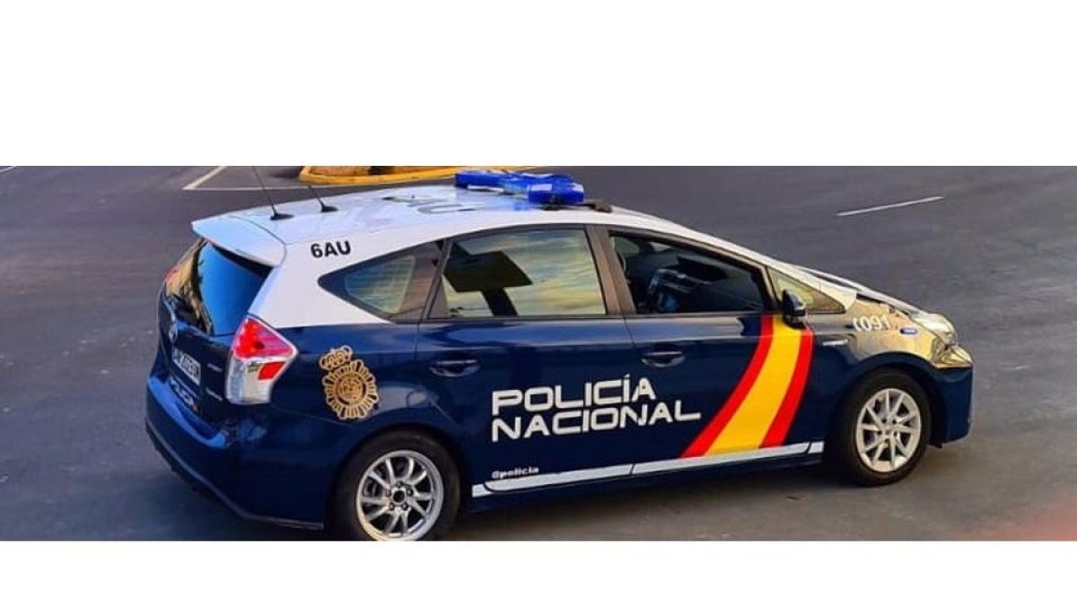 Imagen de archivo de un coche de la Policía Nacional.- E. PRESS