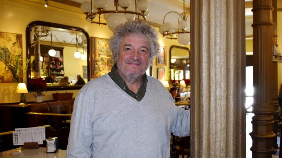 El empresario Francisco Novelty, propietario del centenario café que se asoma a la Plaza Mayor de Salamanca, epicentro de la vida social de una ciudad marcada por su impronta cultural y perfil universitario.-ARGICOMUNICACIÓN