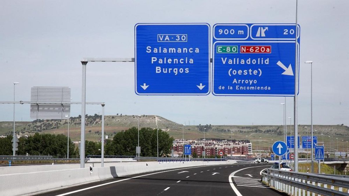Ronda Exterior Sur (VA-30). Imagen de archivo.