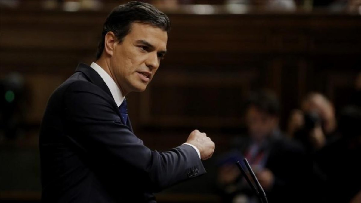 Pedro Sánchez interviene en la segunda votación de la investidura de Mariano Rajoy.-JOSÉ LUIS ROCA
