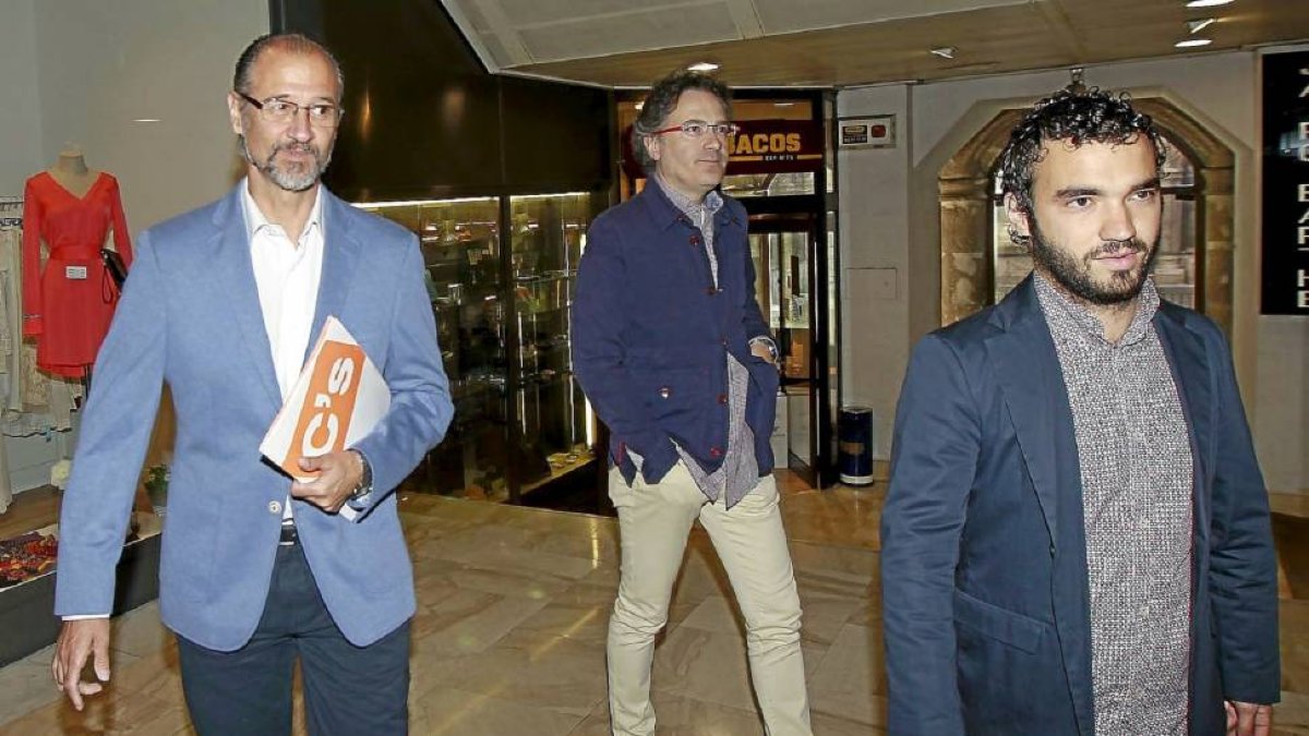 Luis Fuentes, Miguel Ángel González y Pablo Yañez.-J. M. Lostau